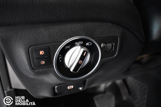 MERCEDES-BENZ GLA 200 d Automatic Business